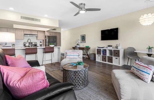 Deepwell Estates Condo | SmokeTree racket club condo in the heart of Palm Springs