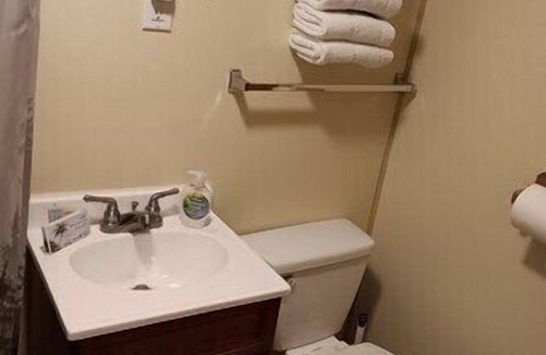 Hill City Cabin | Next to Everything!!! MT. Rushmore, SXS, bike, hiking trails. Walk to Hill City