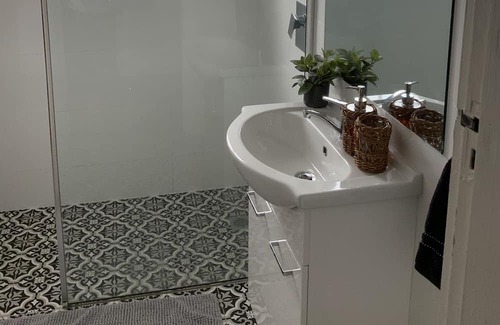 Crookwell House | Home away from home, 3 bedroom house, one block from Main Street