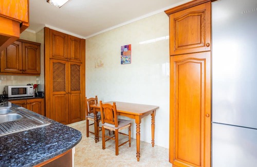 Urbanizacion S'Estanyol House | Holiday Home 'Ca N' Auba' with Private Terrace, Wi-Fi and Air Conditioning