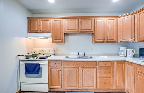 Appleton House | Appleton Duplex: Attached Garage, 3 Mi to Downtown