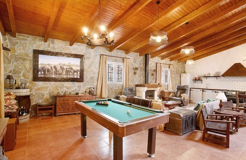 Santa Maria de Guia de Gran Canaria House | Vacation Home 'Casa Del Fuego' with Private Terrace, Private Garden and Wi-Fi