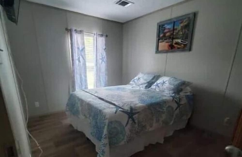 Silver Springs Cabin | 3 Bedroom 2 bath 3 stall Pole barn cabin in the Ocala National Forest