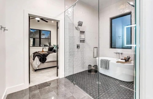 Piedmont House | The Cosmopolitan Lux at LLLRanch