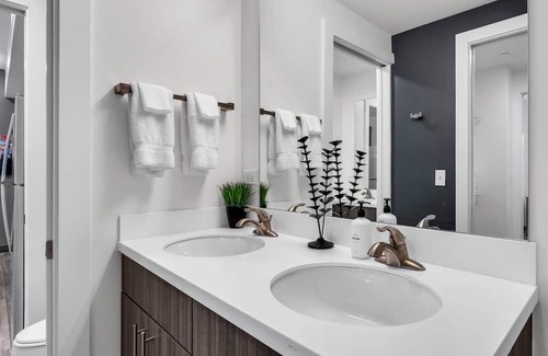 Zephyrhills West Apartment | Experience Luxury in this 2BR Condo With Access to Gym, Tennis, Pickleball, & Golf Facilities