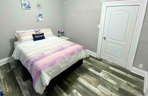 Shelbyville House | Huge, 4 Bedrooms 10 min to Casino, 25 min to Indy!