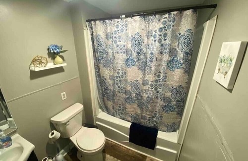 Shelbyville House | Huge, 4 Bedrooms 10 min to Casino, 25 min to Indy!