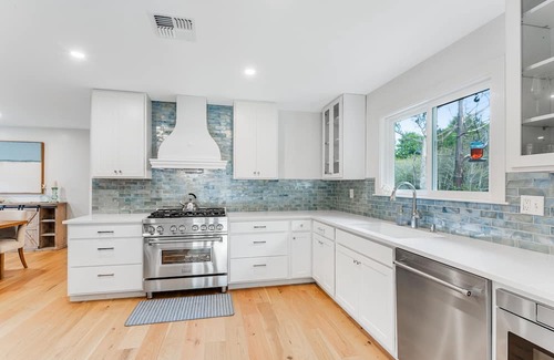 Cleone House | Charming house in private location near beach with fireplace & Starlink internet