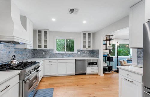 Cleone House | Charming house in private location near beach with fireplace & Starlink internet