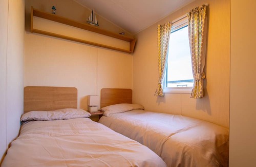 New Romney Cottage | Willerby Etchingham ND30 3B - a caravan that sleeps 8 guests in 3 bedrooms