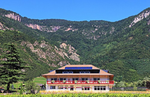 Terlano Apartment | Apartment 'Residence Egger D' with Mountain View, Wi-Fi and Air Conditioning