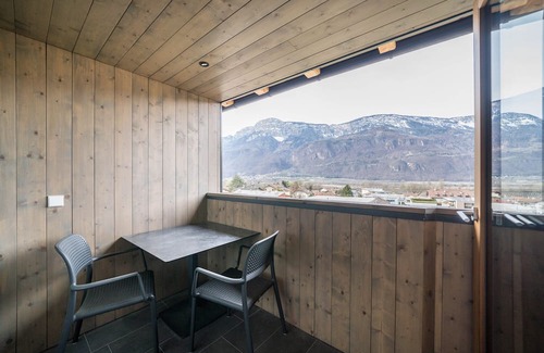 Terlano Apartment | Apartment 'Residence Egger D' with Mountain View, Wi-Fi and Air Conditioning