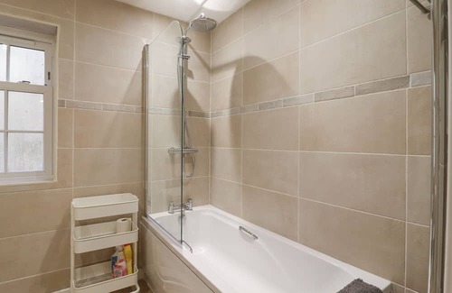 Walton on the Naze Cottage | 21B SAVILLE ROAD, country holiday cottage in Walton-On-The-Naze