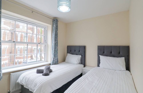 Walton on the Naze Cottage | 21B SAVILLE ROAD, country holiday cottage in Walton-On-The-Naze