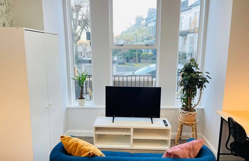 Upper Clapton Apartment | Hackney Studios by Sleepy - Studio Flat 1