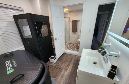 Orange Prairie House | 4 bedroom 2 bath in Peoria totally renovated! Hot Sauna! Pet-Friendly!