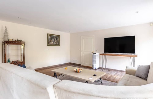 Arnavutkoy Apartment | Flat with Garden 10 min to Bebek Shore