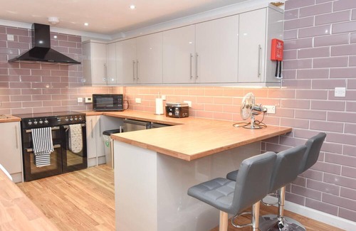 Totland Bay House | Dartmouth House - Bayside