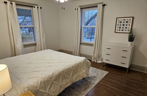 Des Moines Cottage | Cozy charm in peaceful Waterbury. 5 minutes from downtown Des Moines and Drake