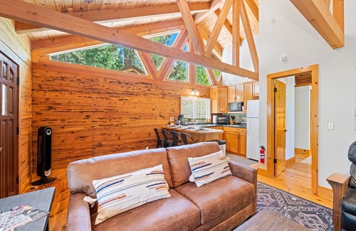 Sloat House | 5 Private Dwellings at The Lost Sierra Ranch w Fishing Ponds & 1 Mile Riverfront