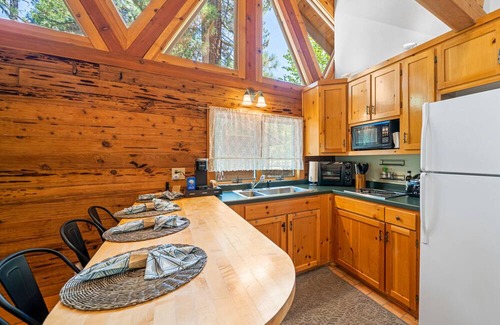 Sloat House | 5 Private Dwellings at The Lost Sierra Ranch w Fishing Ponds & 1 Mile Riverfront