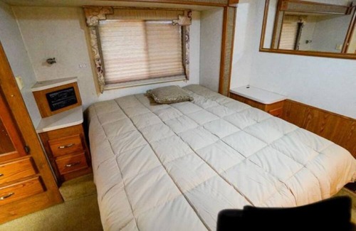 Herod RV Rental | Peaceful pet friendly getaway near Shawnee National Forest / Garden of the Gods.