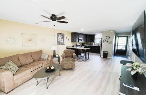 Monroe City Apartment | Lovely 2 Bed 2 Bath, Pet Friendly, Family Stay