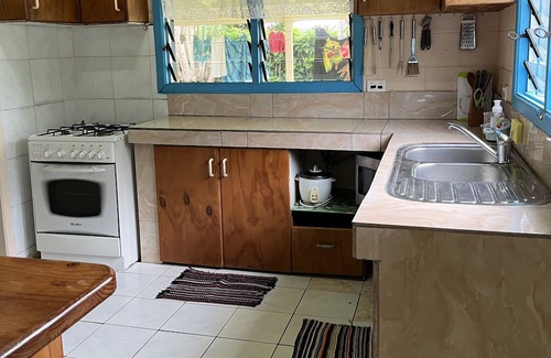 Avarua House | Modern spacious home - Mountain-side views, 10 minute walk to the beach.