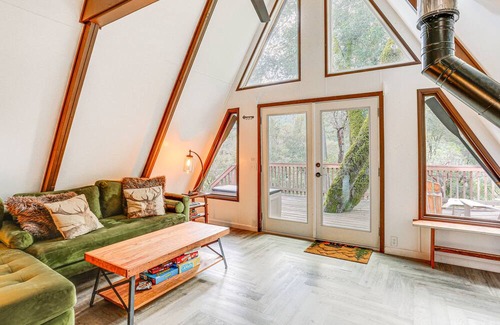 Trinity Village Cabin | Secluded Village Gem w/ Deck, Trinity River Access