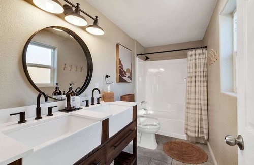 Twentynine Palms House | Private Home | Pool - Firepit - Casa Delfin