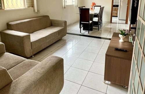 Granada House | Casa Confortável , Ampla , Segura, 4 Quartos, 3 Banheiros