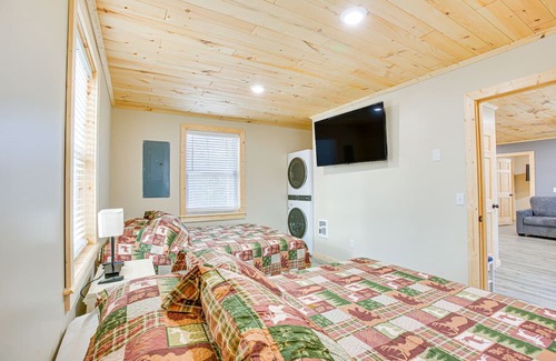 Cadillac Cabin | Michigan Retreat w/ Fire Pit & Grill, Near Lakes!