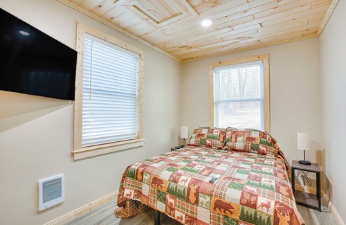 Cadillac Cabin | Michigan Retreat w/ Fire Pit & Grill, Near Lakes!