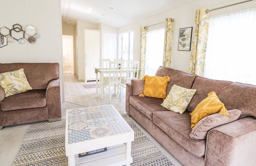 Felinfach Cabin | WOODLAND BREEZE, pet friendly, country holiday cottage in Llanarth