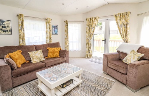 Felinfach Cabin | WOODLAND BREEZE, pet friendly, country holiday cottage in Llanarth