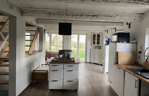 Oberndorf House | Reetdachkate am Deich auf Großem Grundstück