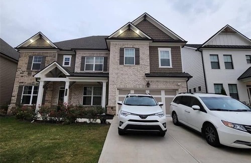 Auburn House | Great room for live and work!