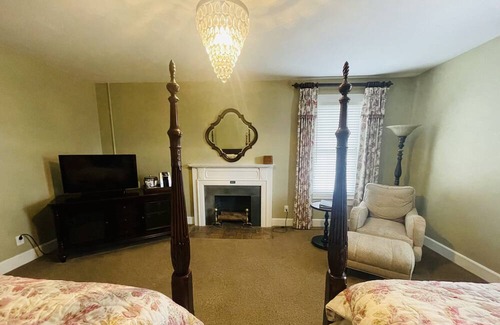 Clemmons Apartment | Steeplechase Room 2queen - Non- Smoking- No Pet
