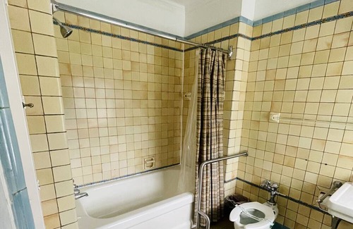 Clemmons Apartment | Reynolds Room 2 double - Non- Smoking- No Pet