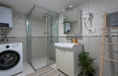 Kaleici Apartment | Missafir Modern Flat near Hadrian's Gate