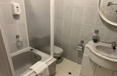 Santiago de Compostela House | Vivienda Situada en un Entorno Tranquilo, Seguro y Naturaleza