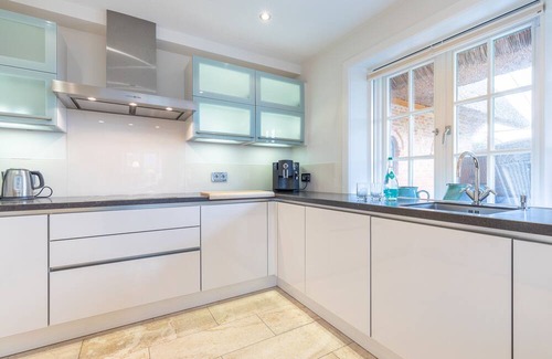 Kleinmorsum House | Hüs bi Koog 1 - Reetgedeckte Doppelhaushälfte in den Morsumer Wiesen