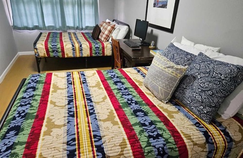 Whitehaven House | Chic Rancher 7BR Compound Near Graceland &Airport