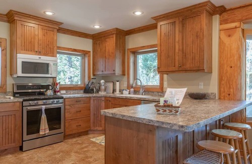 Last Chance Cabin | Island Park Paradise/Fish/Hike/40 min Yellowstone