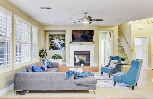 Windsor House | 5BD WineCountry Home w/ HotTub, BBQ, & Billiards