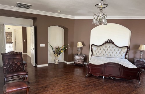 Rhodes Ranch House | “5BR Luxe Home + office, Private Pool & Spa in Rhodes Ranch golf court - Vegas!”