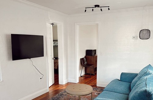 Lake City House | Stylish Retro cottage. Sleeps up to 7. Close to ball parks, lakes, and springs!