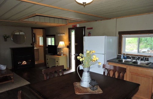 Malaga Cabin | Lazy Daze Cabin at Sparkman Lake