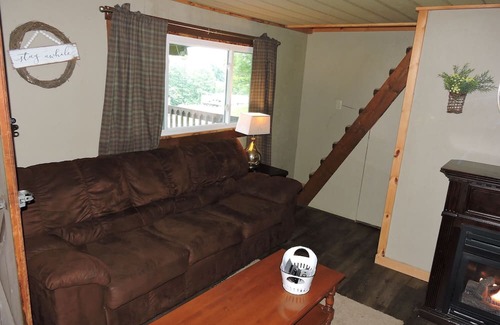 Malaga Cabin | Lazy Daze Cabin at Sparkman Lake