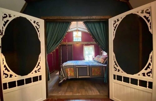 Live Oak Other | Luxurious, Off Grid, glamping, secluded on 43acres